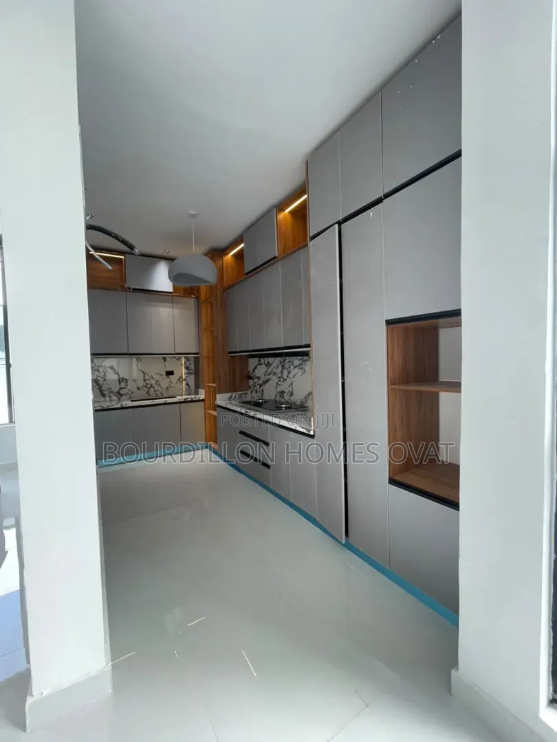5bdrm Duplex in Osapa London Lekki for sale