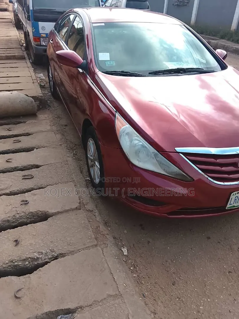 Hyundai Sonata SE Sedan FWD (2.4L 4cyl 6A) 2013 Red