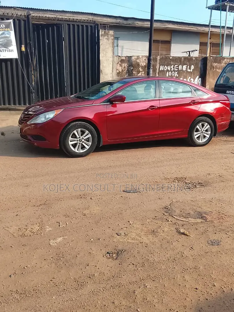 Hyundai Sonata SE Sedan FWD (2.4L 4cyl 6A) 2013 Red