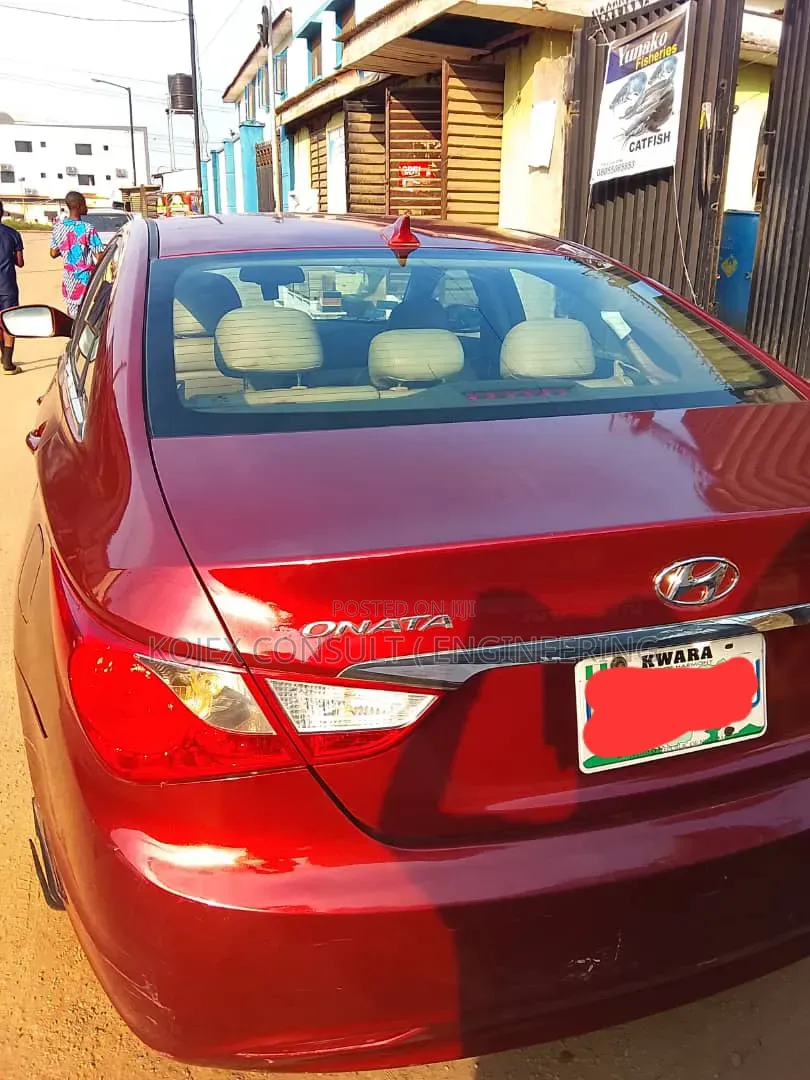 Hyundai Sonata SE Sedan FWD (2.4L 4cyl 6A) 2013 Red