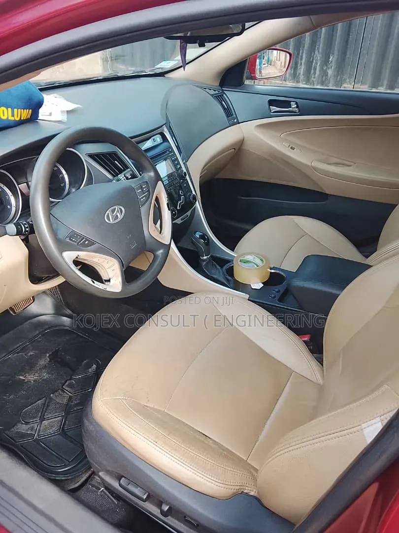 Hyundai Sonata SE Sedan FWD (2.4L 4cyl 6A) 2013 Red