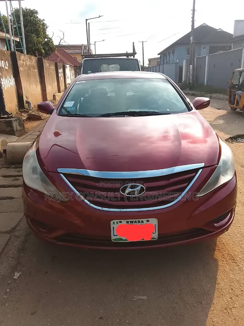 Hyundai Sonata SE Sedan FWD (2.4L 4cyl 6A) 2013 Red