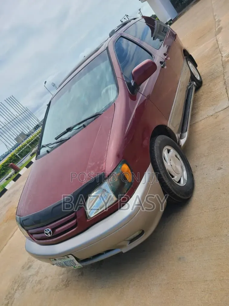 Toyota Sienna 2002 Red
