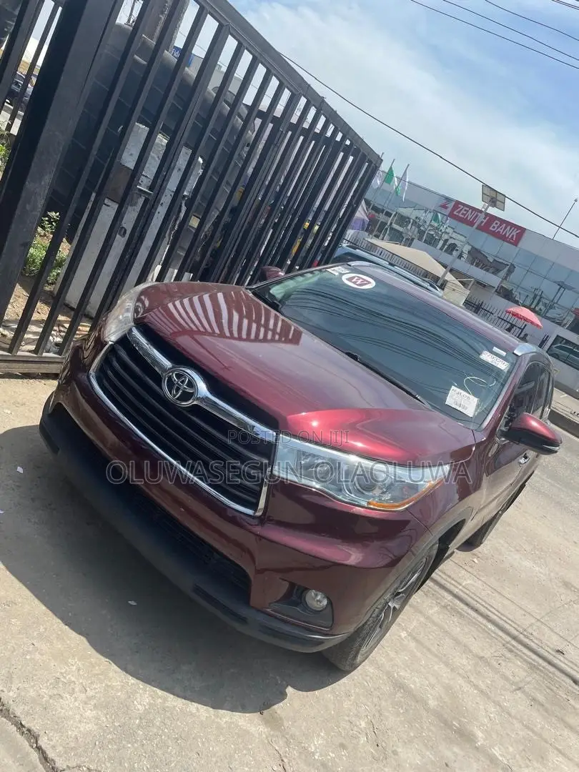 Toyota Highlander XLE V6 4x2 (3.5L 6cyl 6A) 2016 Red