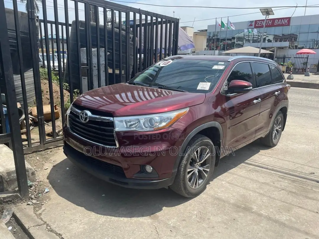 Toyota Highlander XLE V6 4x2 (3.5L 6cyl 6A) 2016 Red