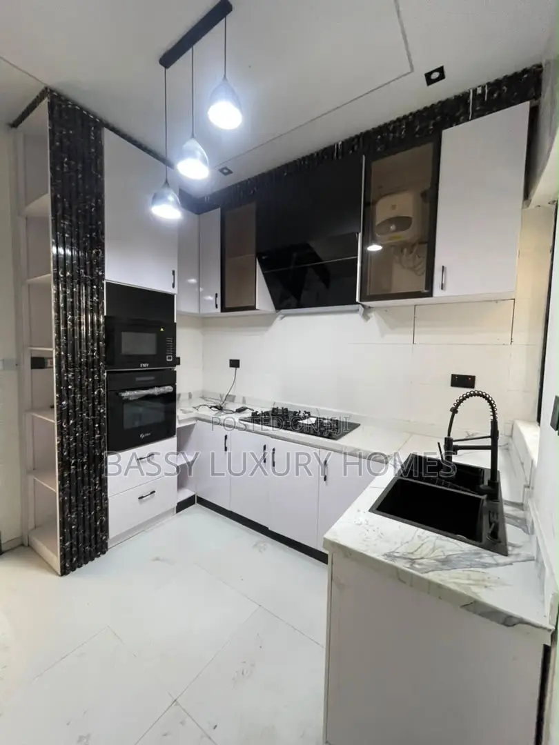 3bdrm Duplex in Ikota for sale