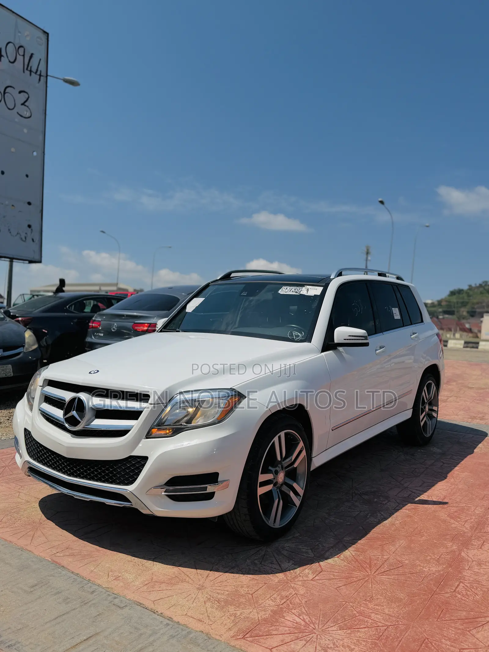 Mercedes-Benz GLK-Class Base GLK 350 4dr AWD 4MATIC (3.5L 6cyl 7A) 2015