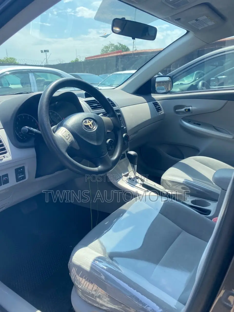 Toyota Corolla LE 4dr Sedan (1.8L 4cyl 4A) 2013 Gray