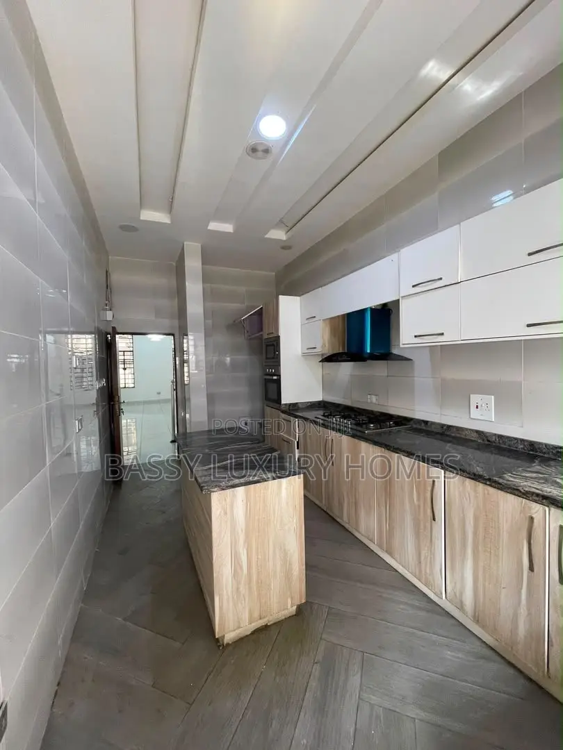Furnished 4bdrm Duplex in Chevron for sale