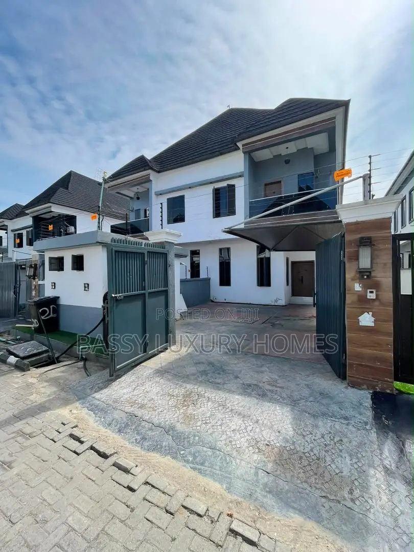 Furnished 4bdrm Duplex in Chevron for sale