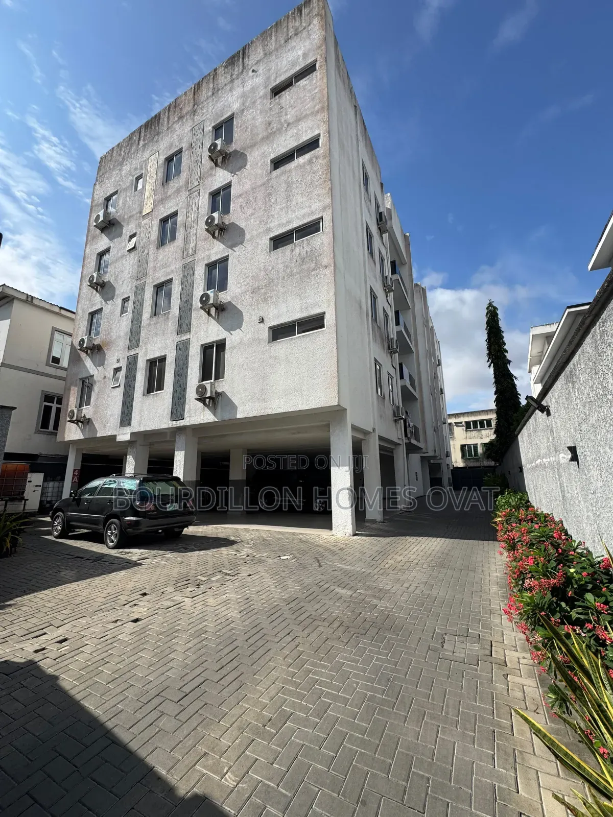 3bdrm Apartment in Ikoyi Lekki Lagos for rent
