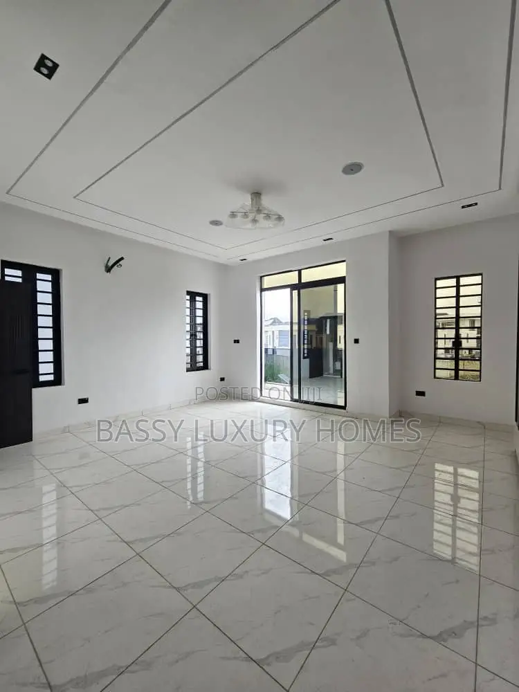 4bdrm Duplex in Lekki for sale