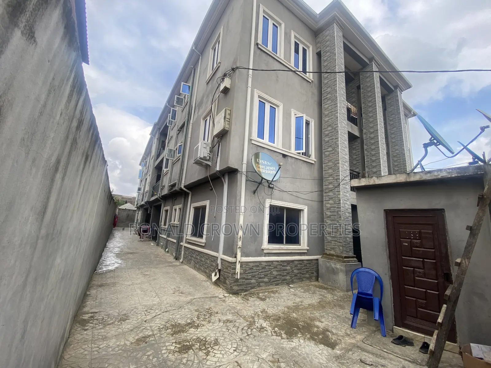 2bdrm Block of Flats in Bucknor for sale