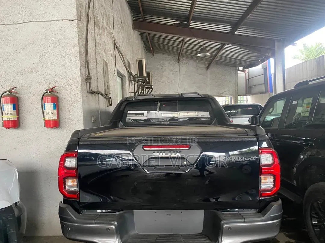 New Toyota Hilux 2026 Black