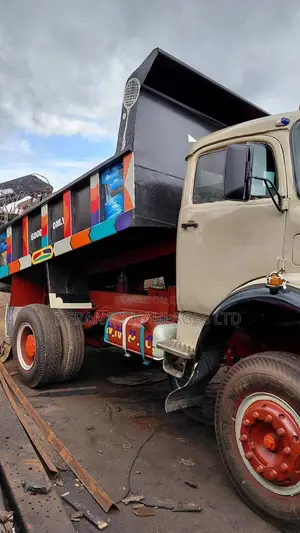 Mercedes 1513 Tipper