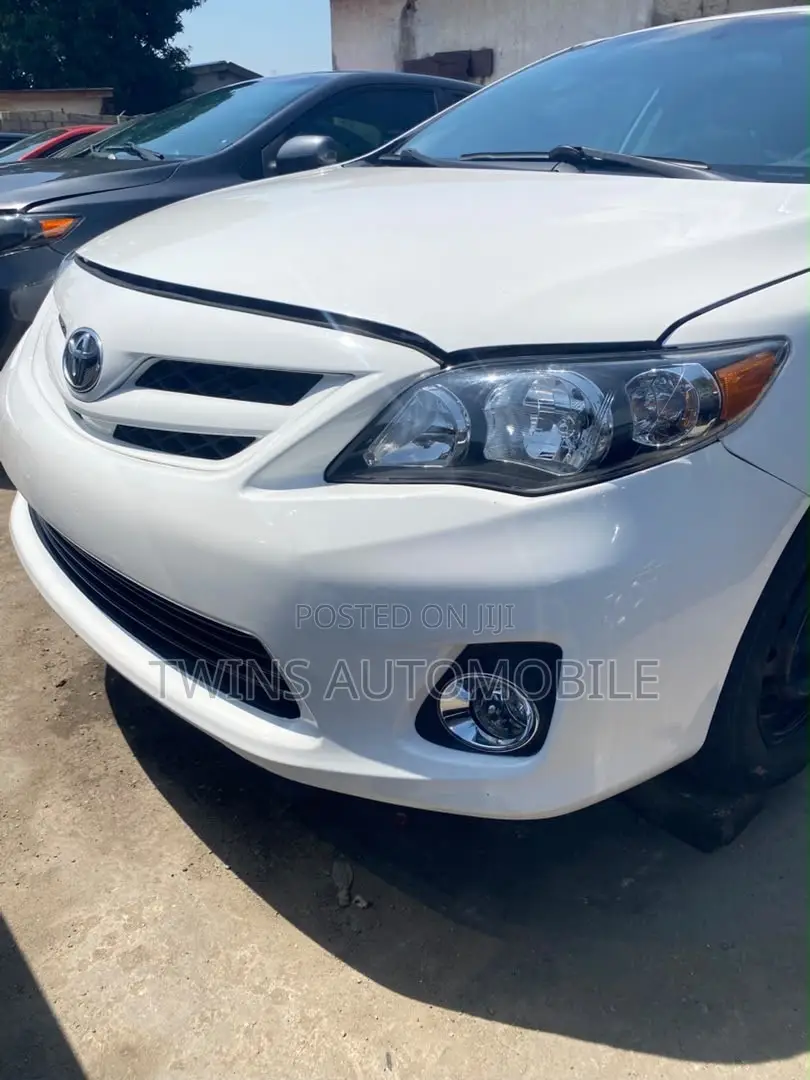 Toyota Corolla LE 4dr Sedan (1.8L 4cyl 4A) 2013 White