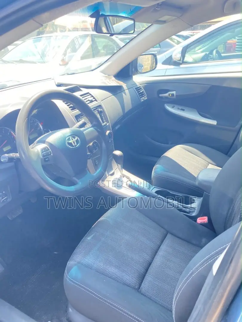 Toyota Corolla LE 4dr Sedan (1.8L 4cyl 4A) 2012 Blue