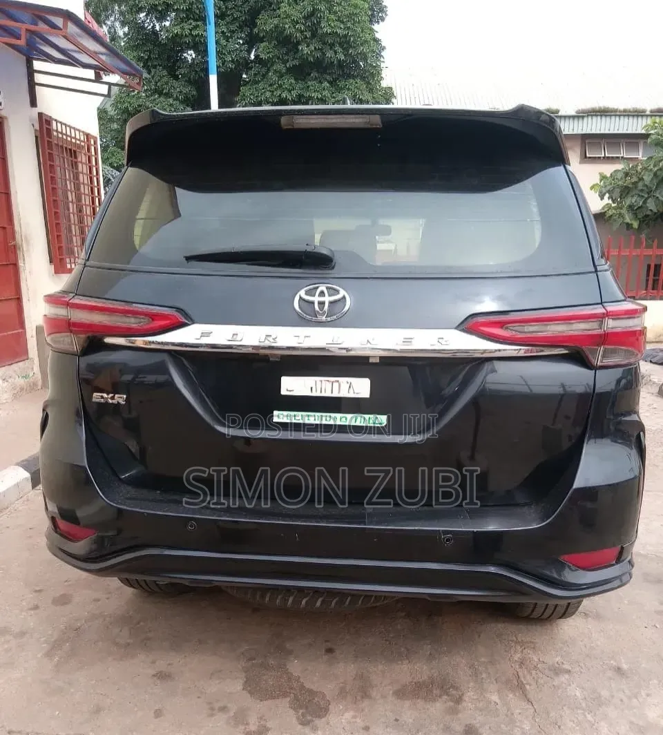Toyota Fortuner 2020 Black