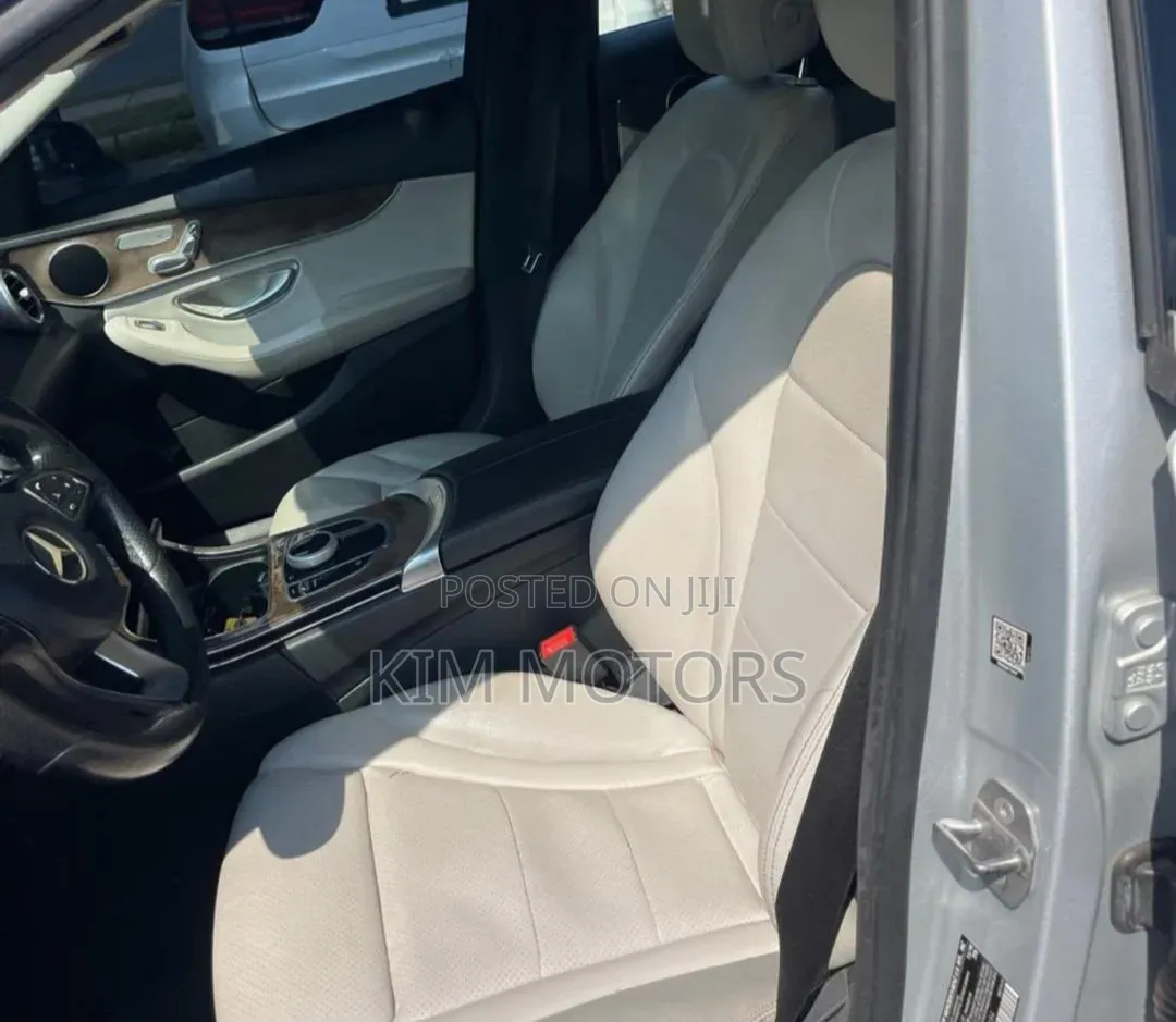 Mercedes-Benz C300 Base Coupe RWD (2.0L 4cyl 7A) 2017 Silver