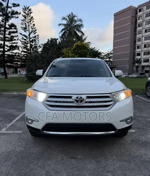 Toyota Highlander SE 2011 White