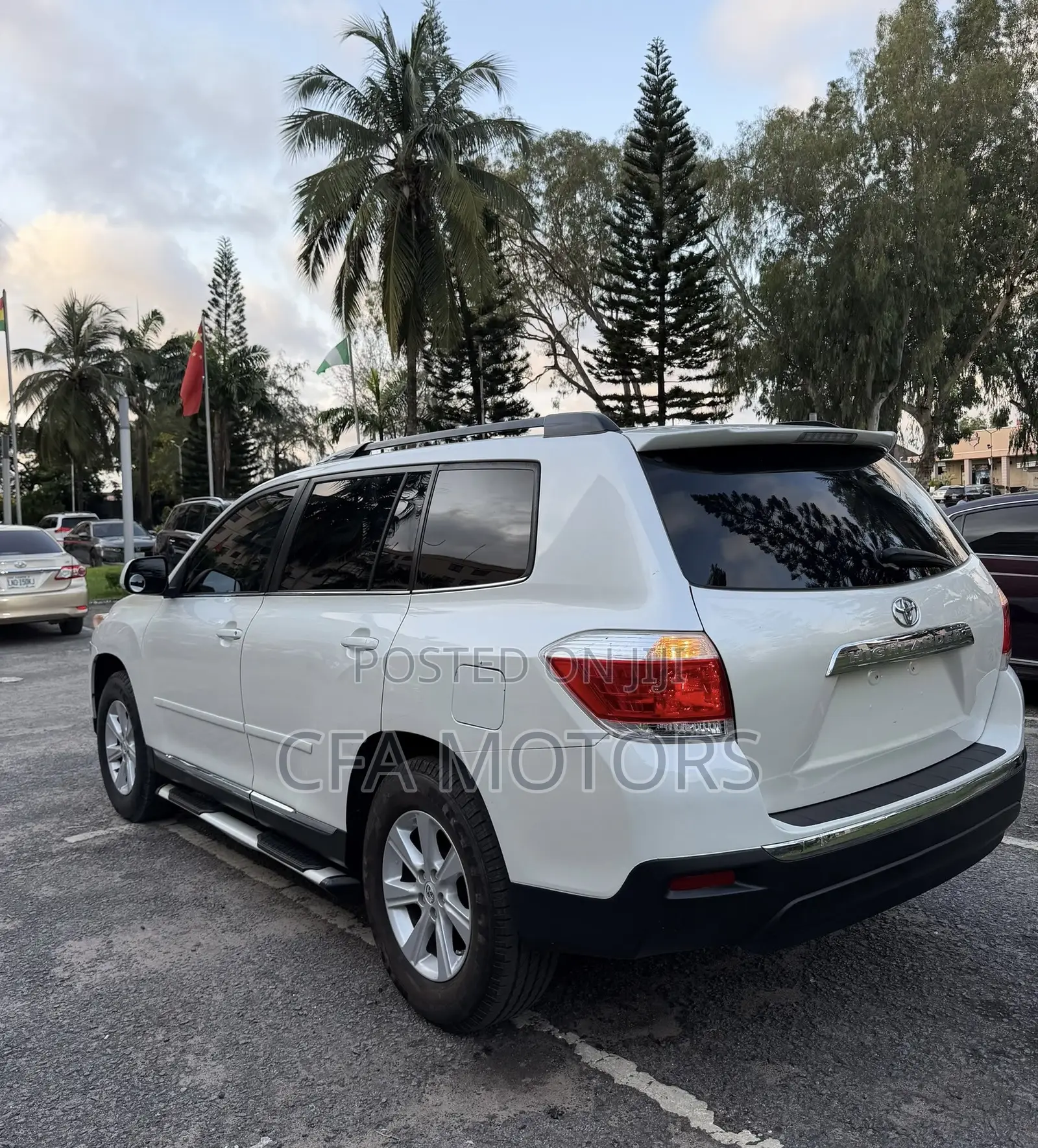 Toyota Highlander SE 2011 White