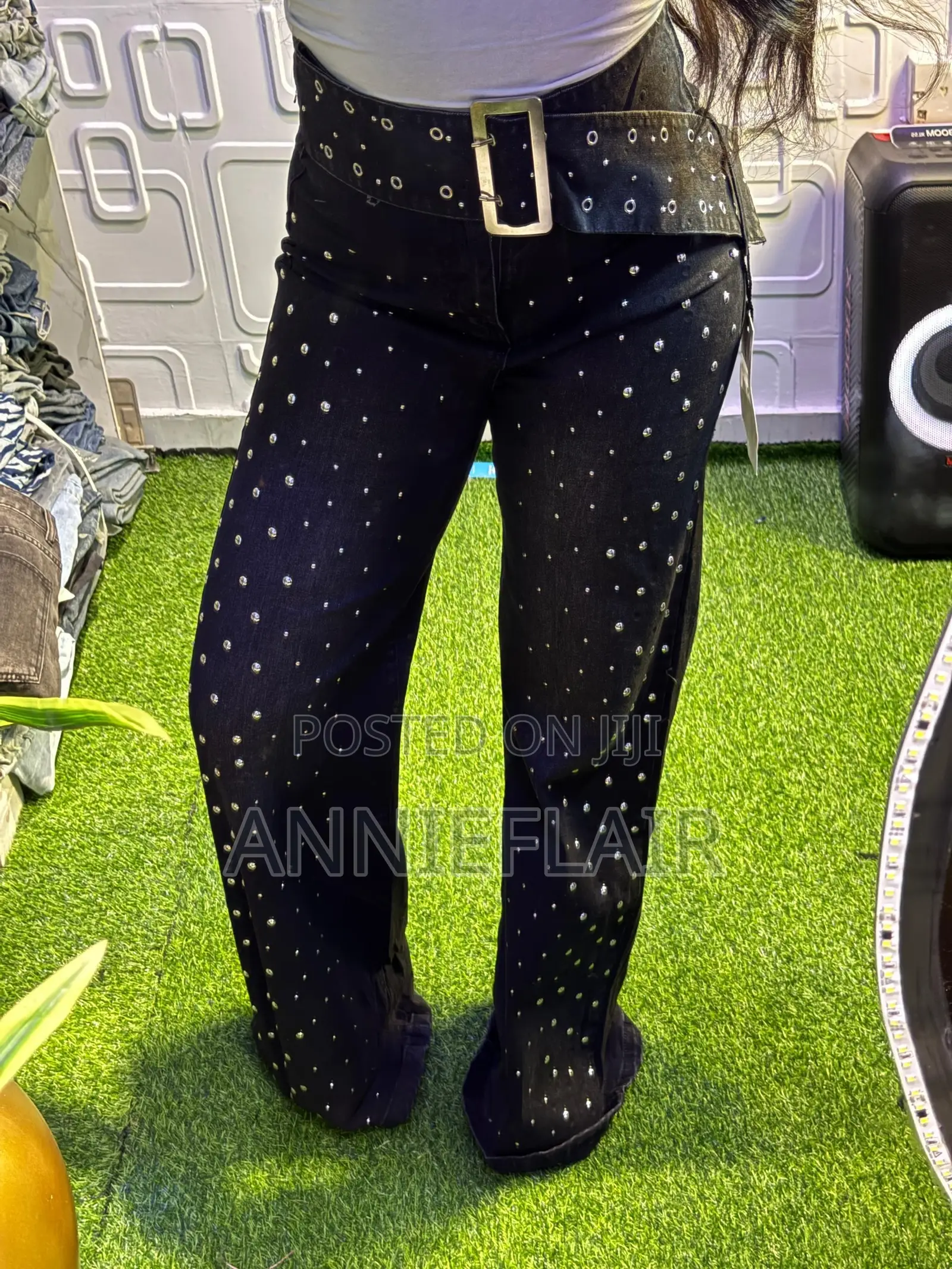 Women’s Wide-Leg Denim Jeans With Rhinestone Embellishments