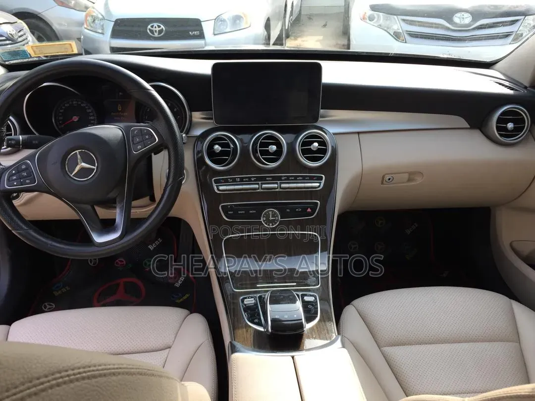 Mercedes-Benz C300 Luxury Sedan RWD (2.0L 4cyl 7A) 2016 Gold