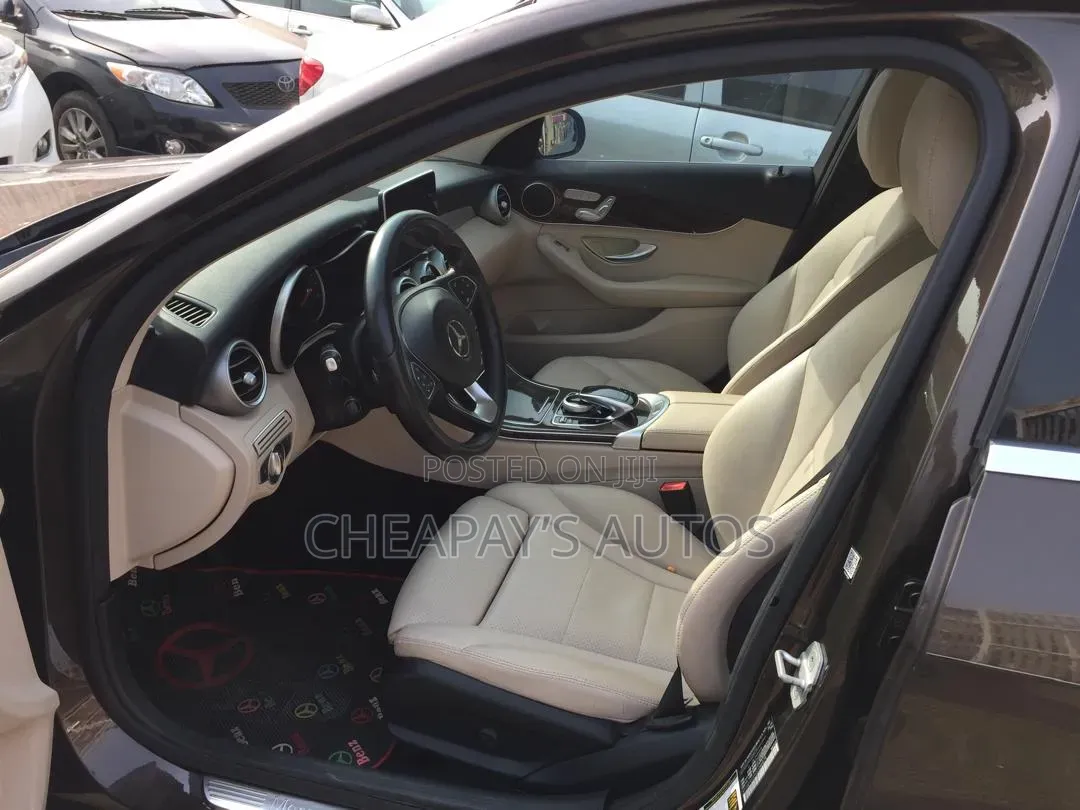 Mercedes-Benz C300 Luxury Sedan RWD (2.0L 4cyl 7A) 2016 Gold