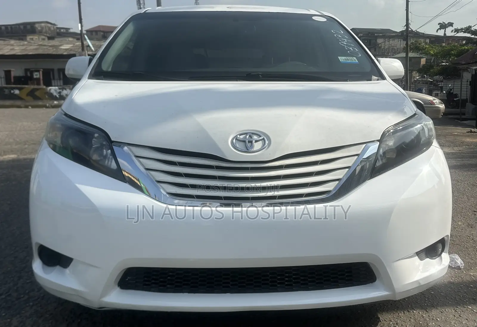 Toyota Sienna LE 7 Passenger 2010 White