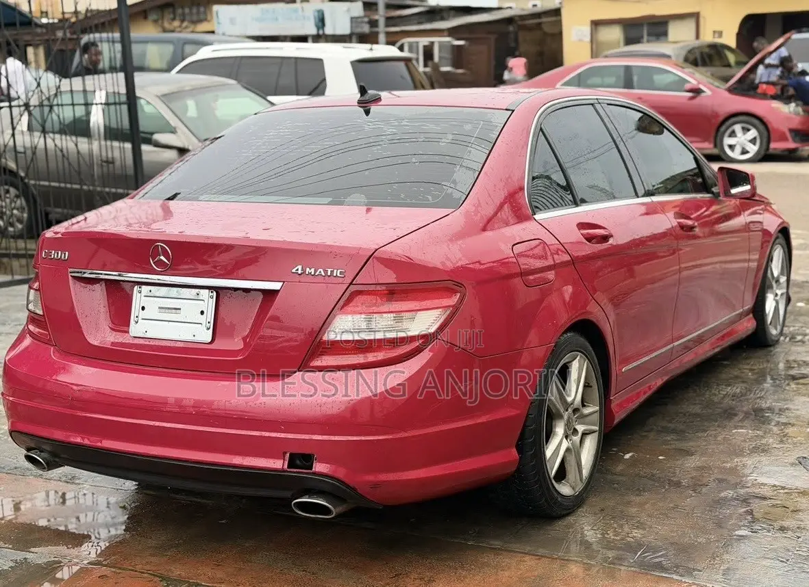 Mercedes-Benz C300 2010 Red