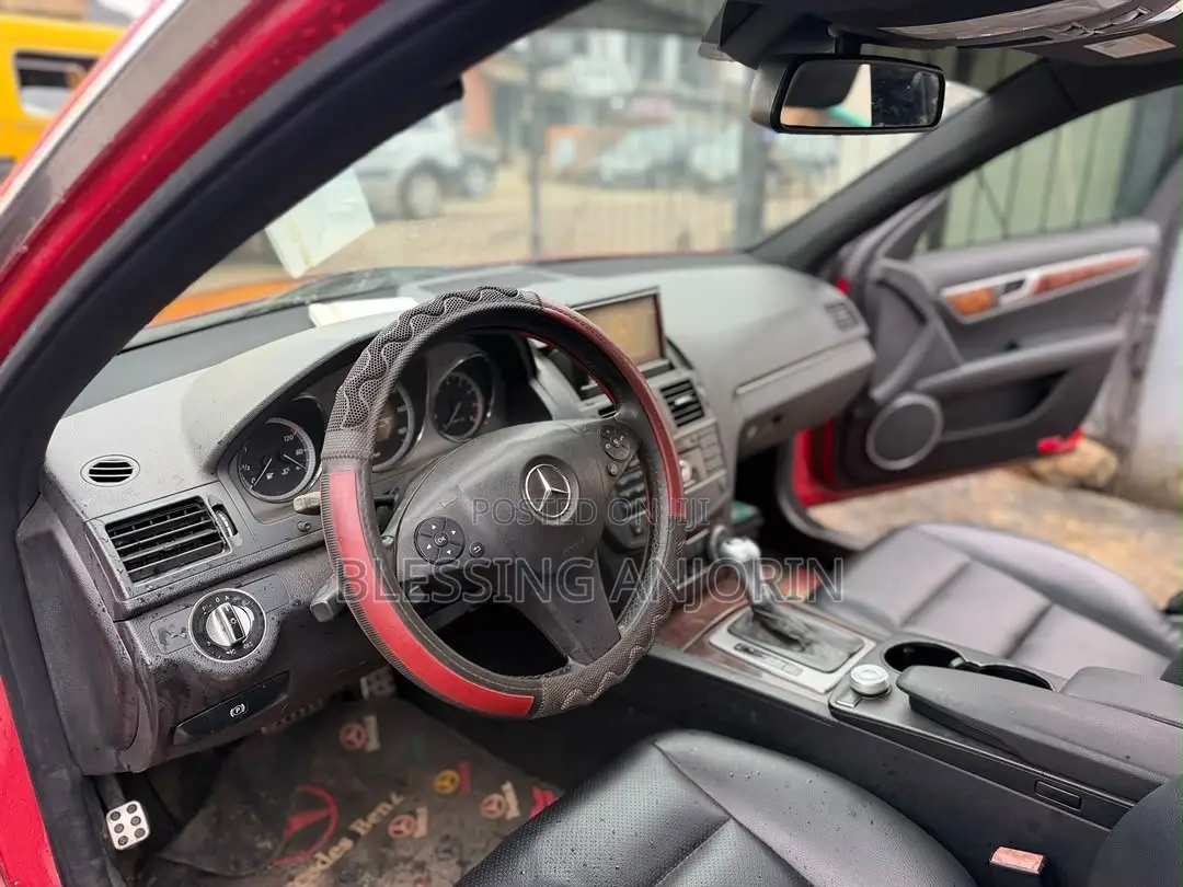 Mercedes-Benz C300 2010 Red