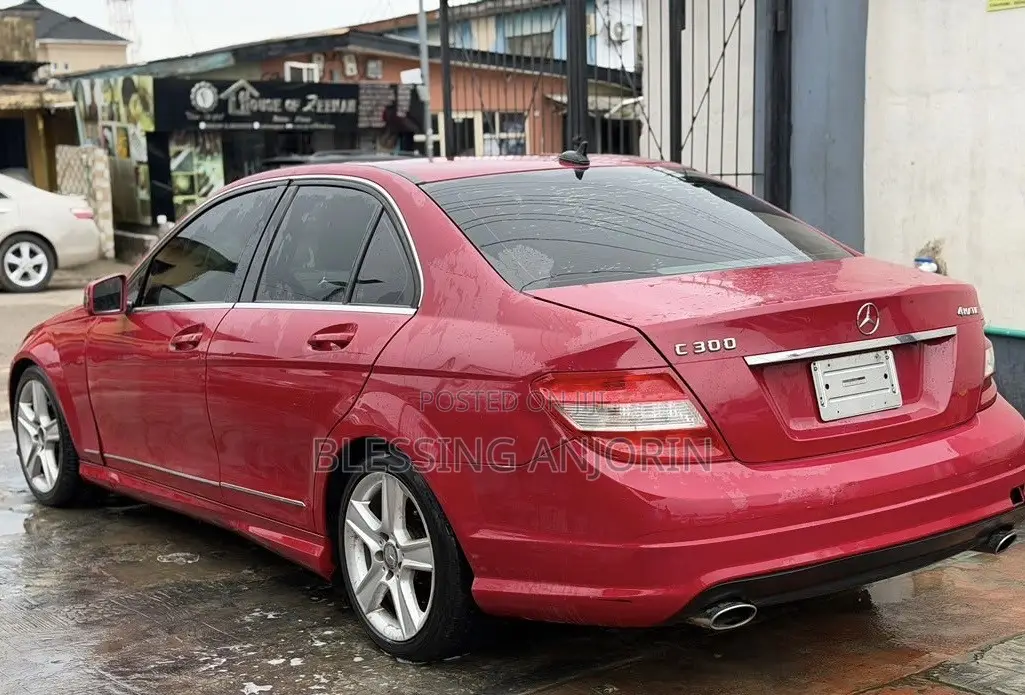 Mercedes-Benz C300 2010 Red