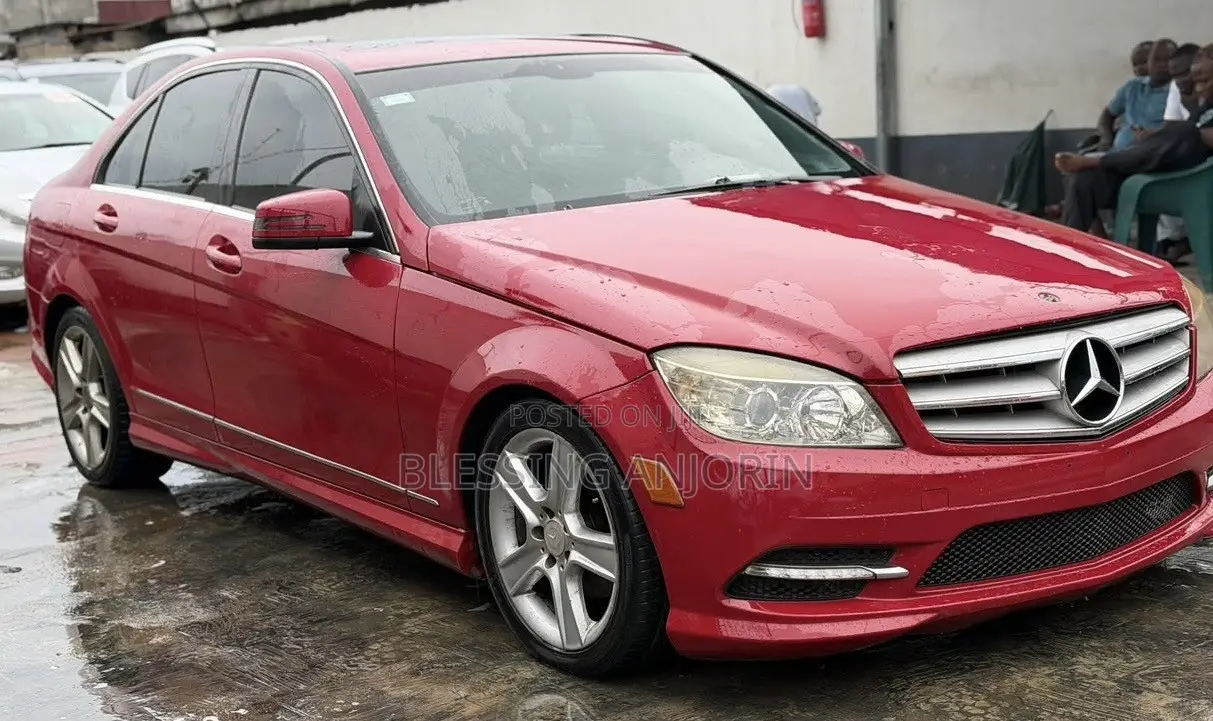 Mercedes-Benz C300 2010 Red