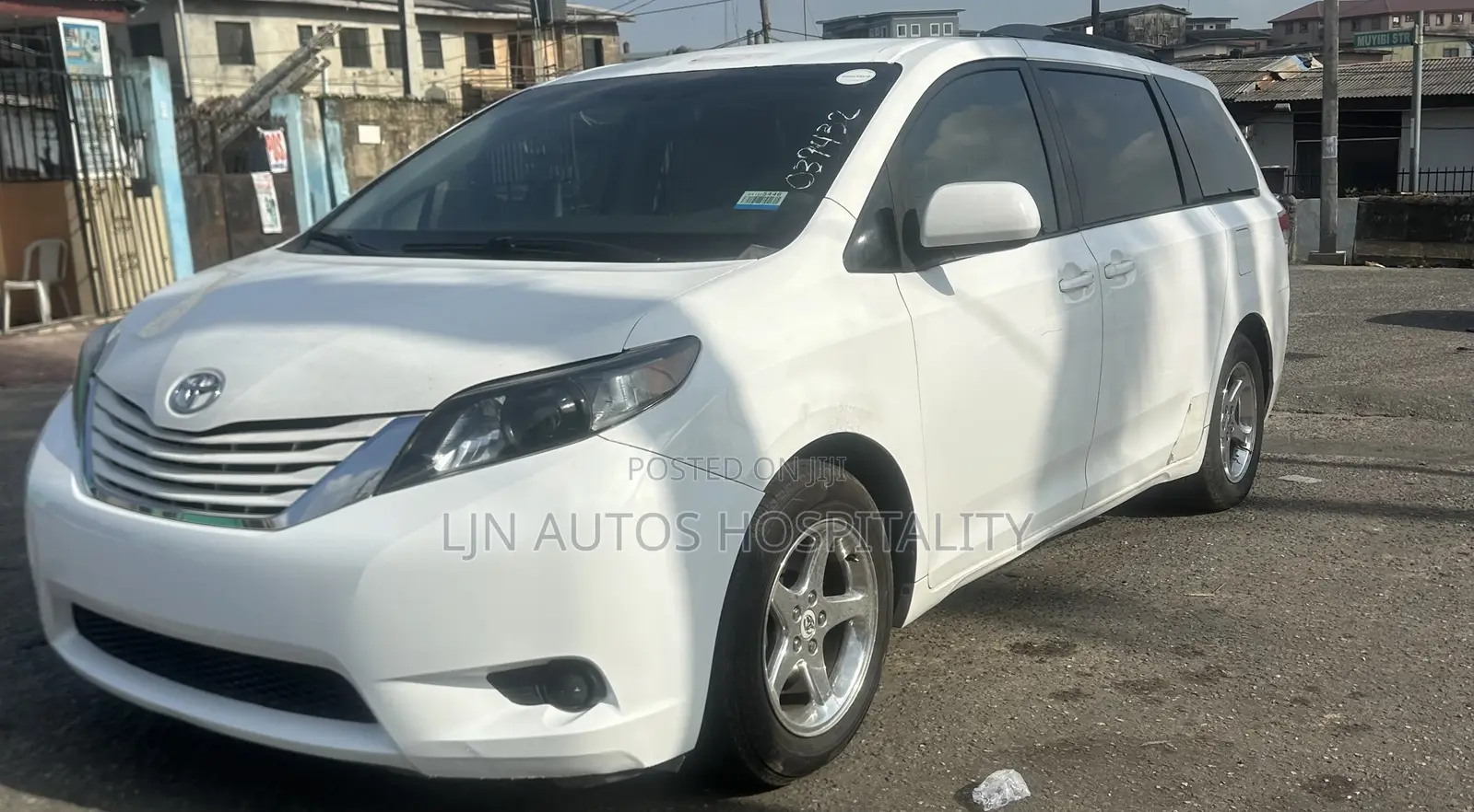 Toyota Sienna LE 7 Passenger 2010 White