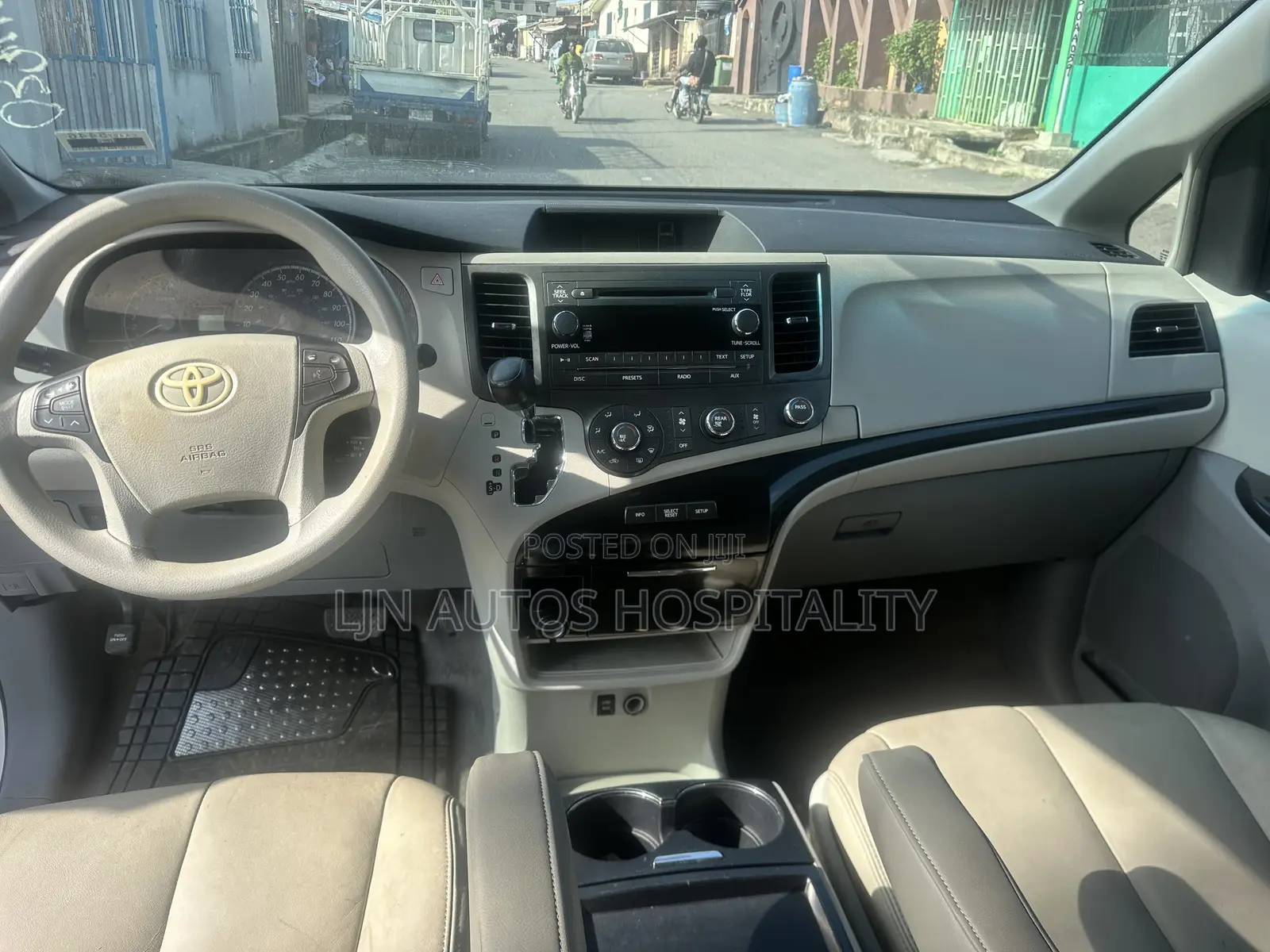 Toyota Sienna LE 7 Passenger 2010 White