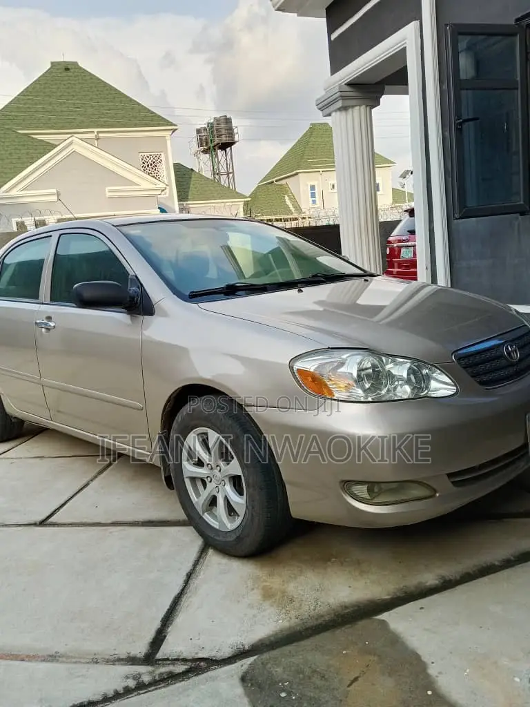 Toyota Corolla LE 2005 Gold