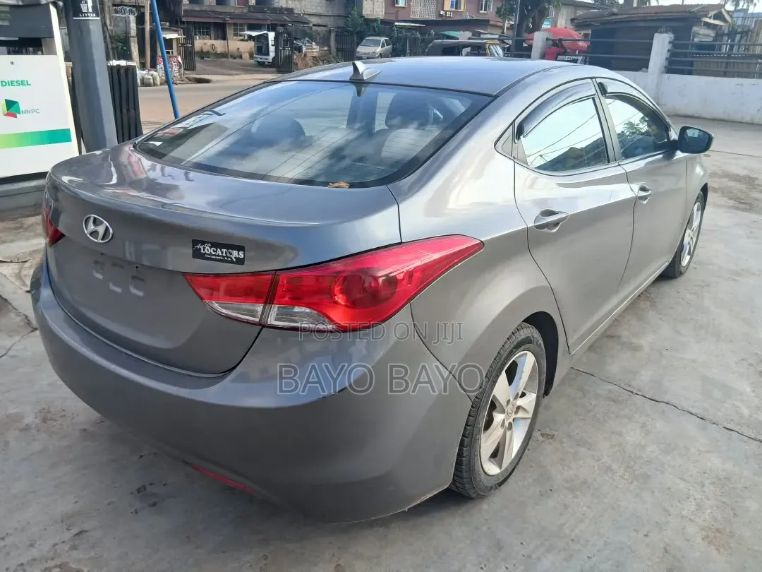 Hyundai Elantra Limited 4dr Sedan (1.8L 4cyl 6A) 2014 Gray