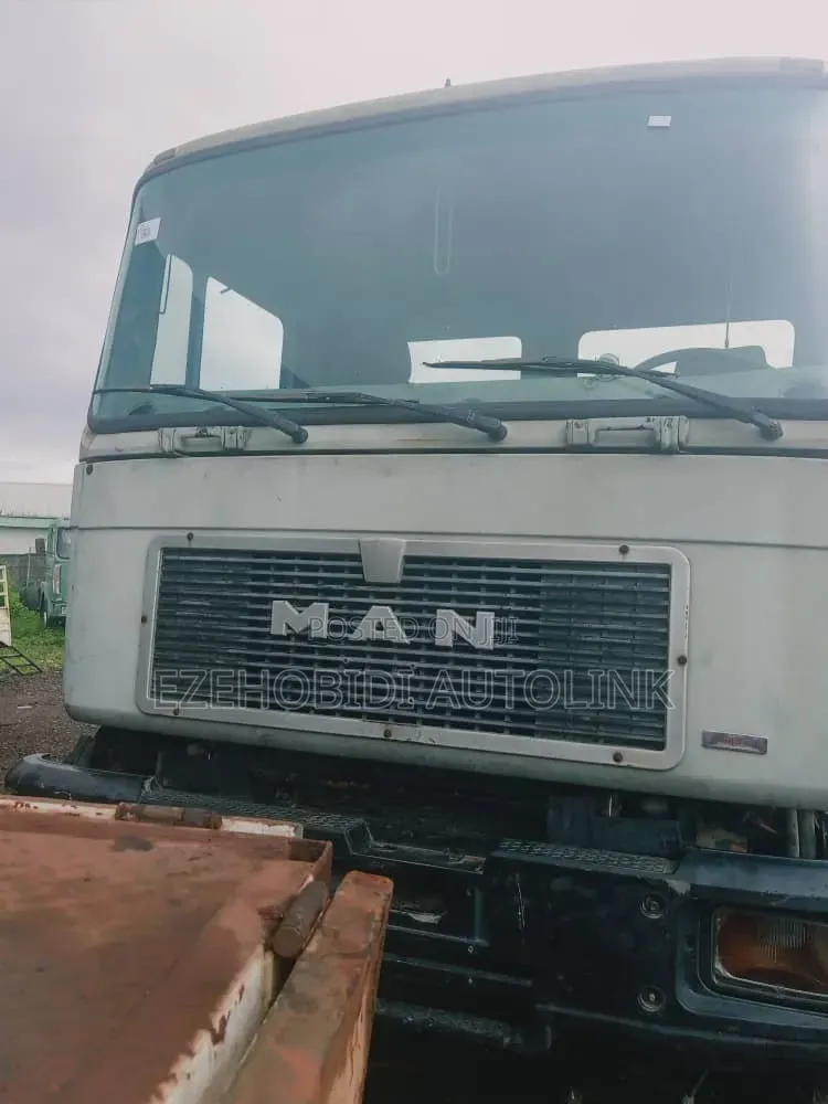 Tokunbo 12tyres Mandiesel Truck, Cap and Chassis Commander 6cylinder