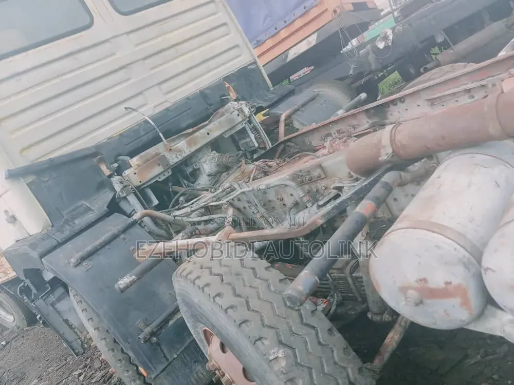 Tokunbo 12tyres Mandiesel Truck, Cap and Chassis Commander 6cylinder