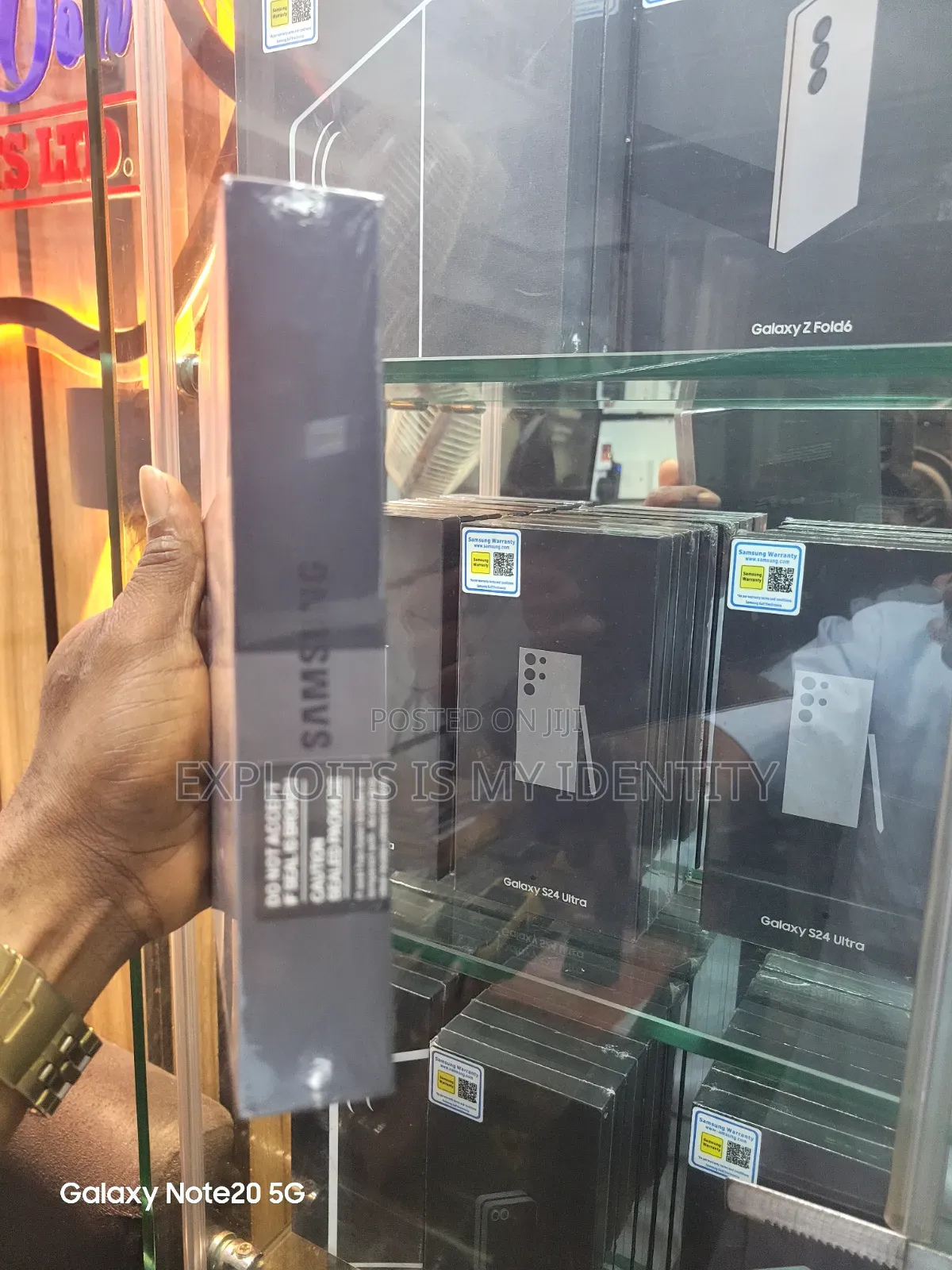 New Samsung Galaxy Z Fold4 256 GB Gold