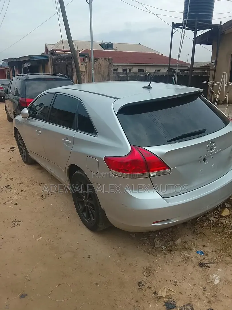 Toyota Venza 2011 Silver