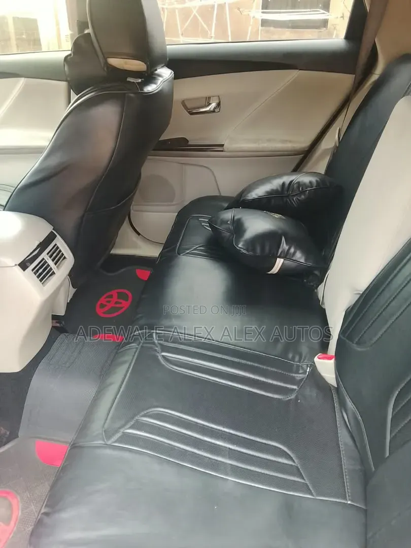 Toyota Venza 2011 Silver