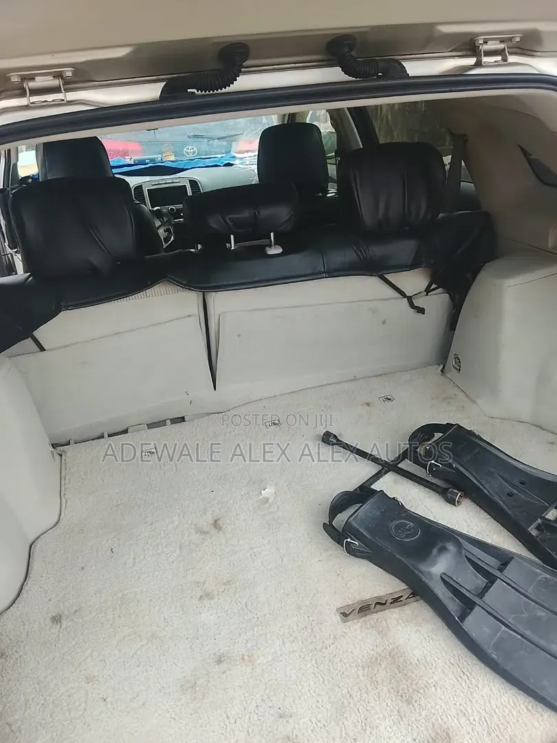 Toyota Venza 2011 Silver