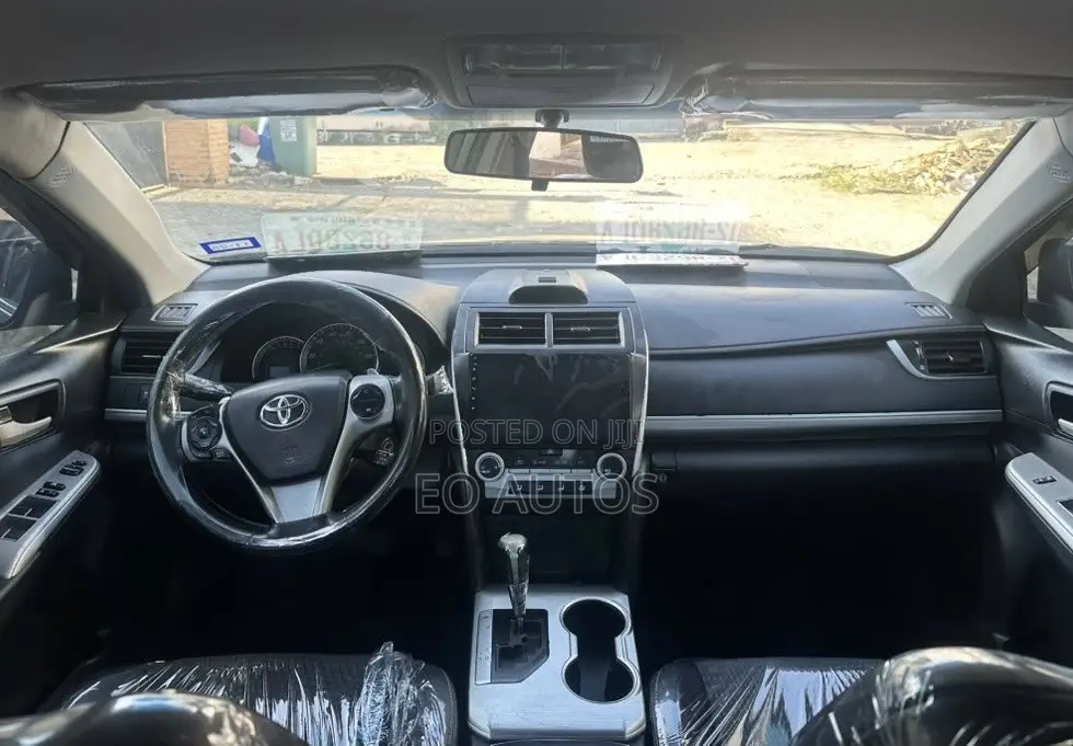 Toyota Camry SE 4dr Sedan (2.5L 4cyl 6A) 2013 Gray