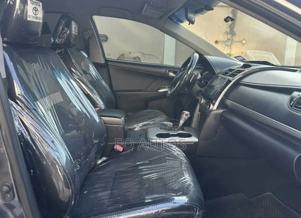 Toyota Camry SE 4dr Sedan (2.5L 4cyl 6A) 2013 Gray