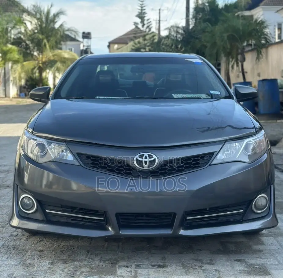 Toyota Camry SE 4dr Sedan (2.5L 4cyl 6A) 2013 Gray