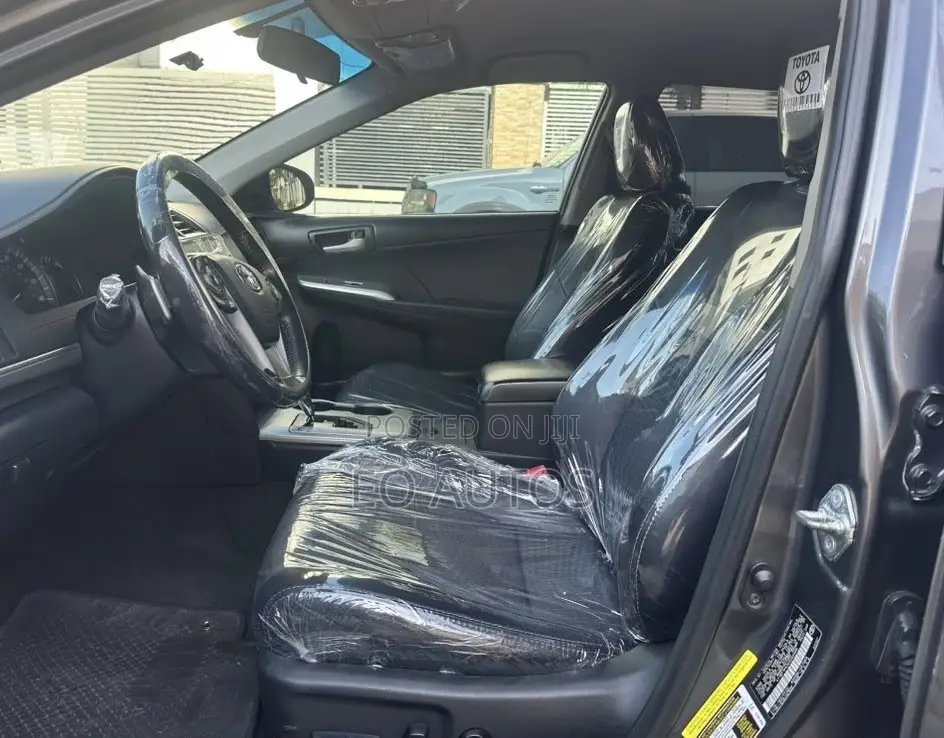 Toyota Camry SE 4dr Sedan (2.5L 4cyl 6A) 2013 Gray