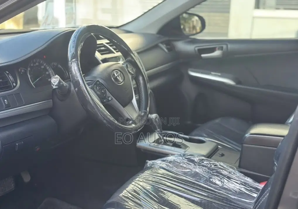 Toyota Camry SE 4dr Sedan (2.5L 4cyl 6A) 2013 Gray