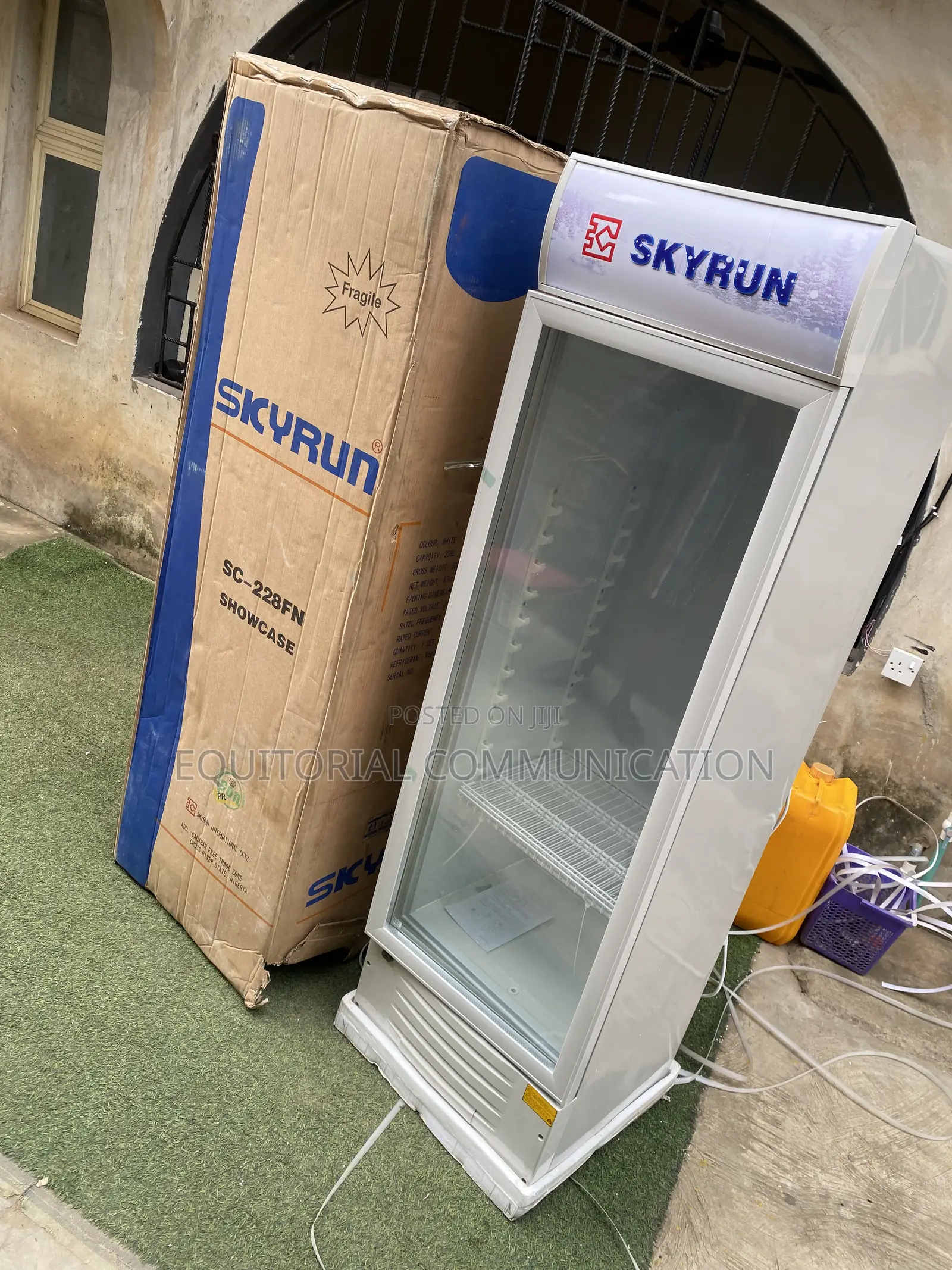 Skyrun SC-228FN 228L Commercial Showcase Refrigerator