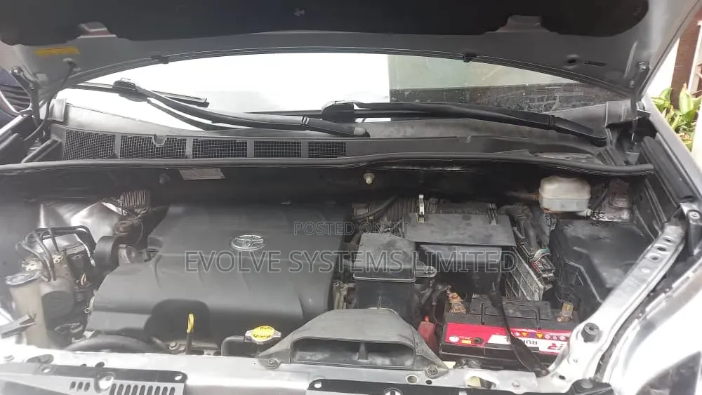 Toyota Sienna XLE (3.5L 6cyl 8A) 2018 Gray